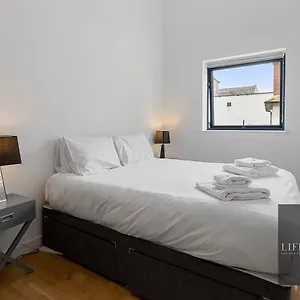 Apartment Smythen St, 2 Bed With Balcony